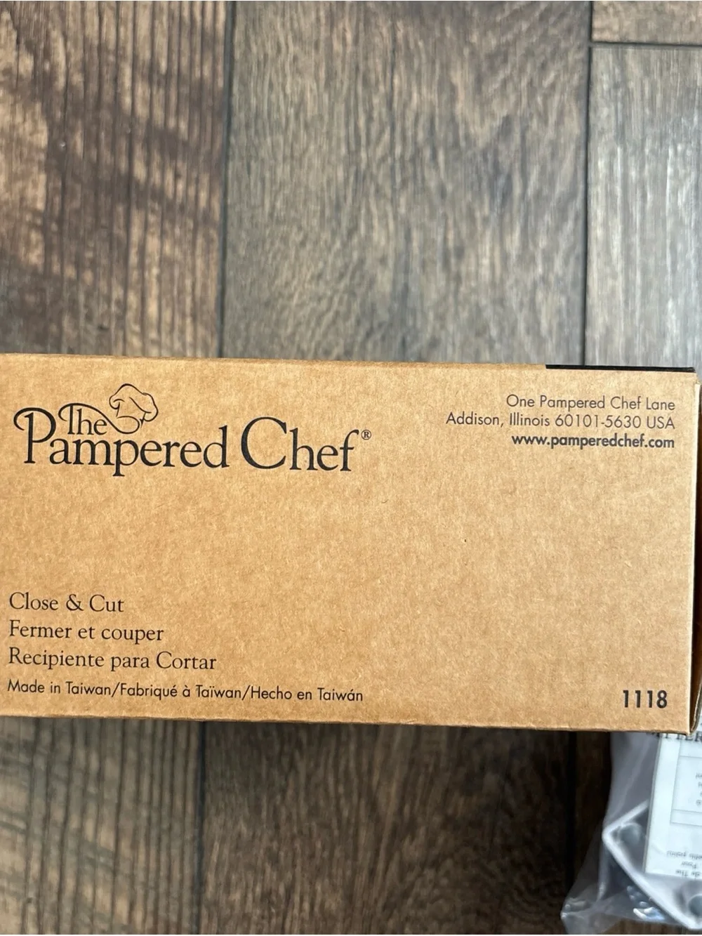 New Pampered Chef Close & Cut #1118 Multipurpose Food Holder and Slicer.